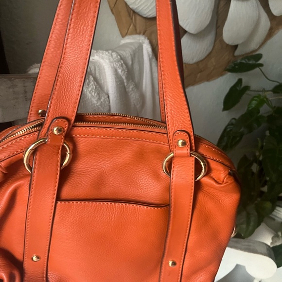 Authentic-Michael-Kors- orange leather - Picture 8 of 9